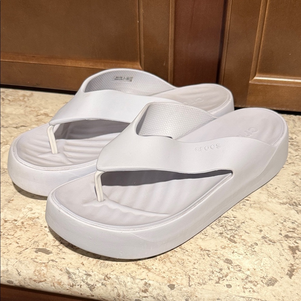 CROCS Women's Light Gray Platform Sandals